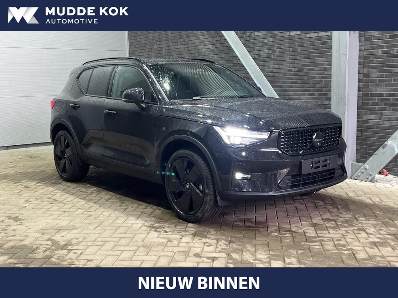 Volvo XC40 - B3 Ultra Black Edition | Panoramadak | ACC | Trekhaak | 360° Camera | Stoel+Stuurverwarmin - AutoWereld.nl