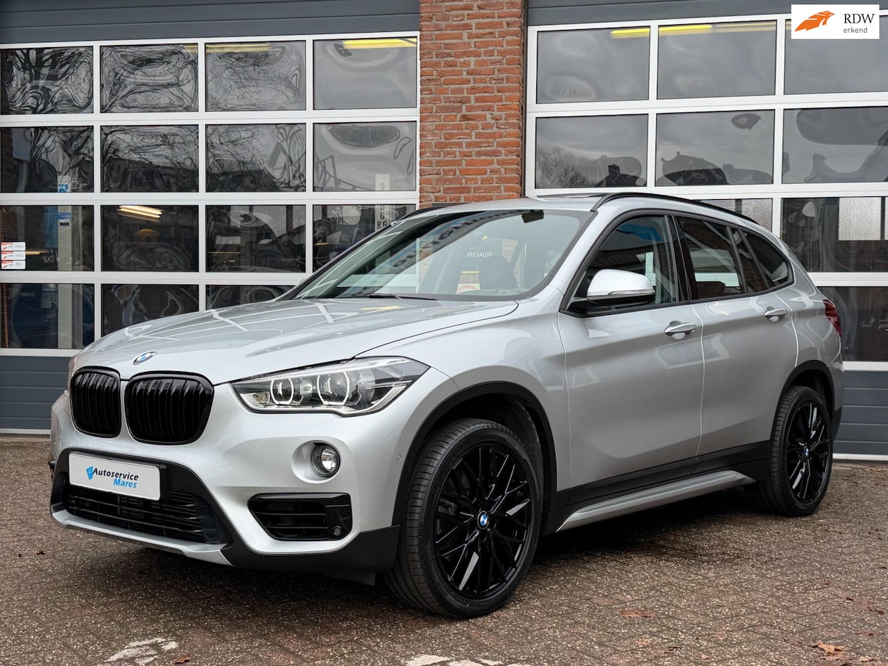 BMW X1 - XDrive25i High Executive, Navi prof, panodak, leder,cruise, head up - AutoWereld.nl