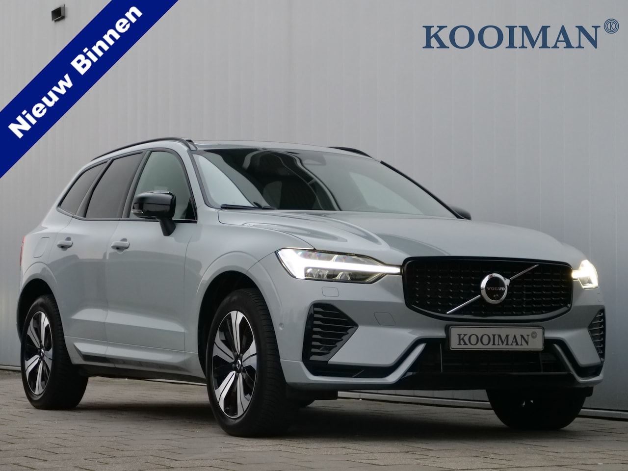Volvo XC60 - 2.0 T6 Plug-in hybrid AWD Plus Dark 350 Pk Automaat Navi / Leer / Pano-dak / DAB / Apple C - AutoWereld.nl