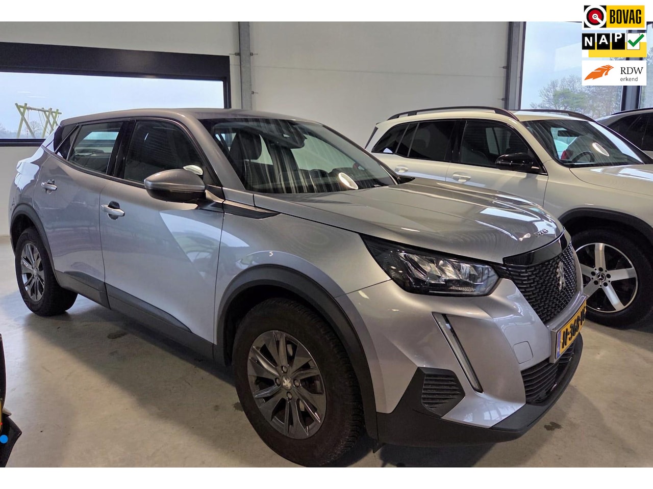 Peugeot 2008 - 1.2 PureTech Active Pack * LM VELGEN EN APPLE CARPLAY/ANDROID - AutoWereld.nl