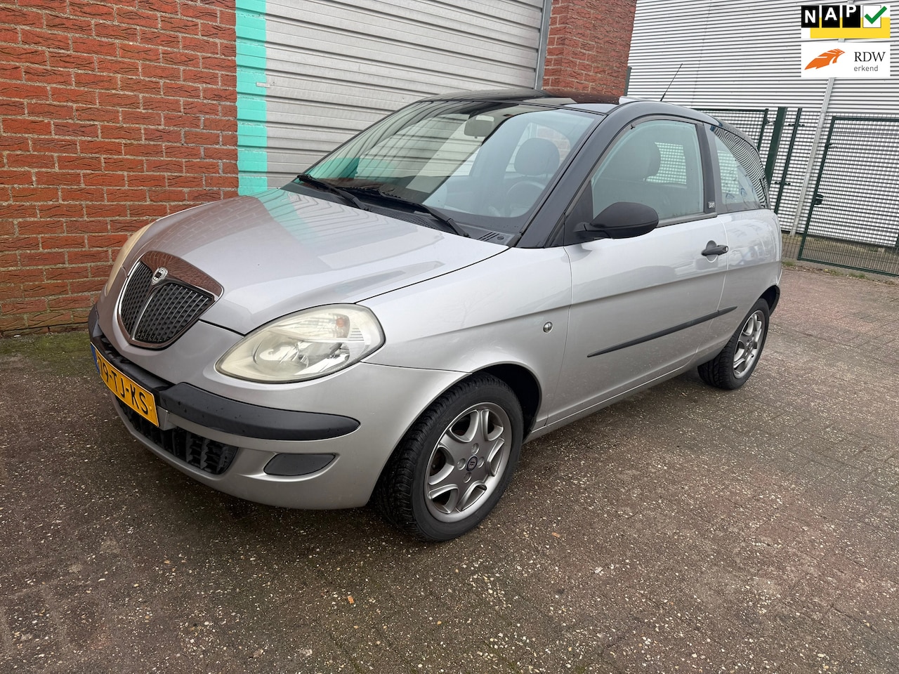Lancia Y(psilon) - Ypsilon 1.2 Argento 3-deurs Airco Bj:2006 NAP! - AutoWereld.nl