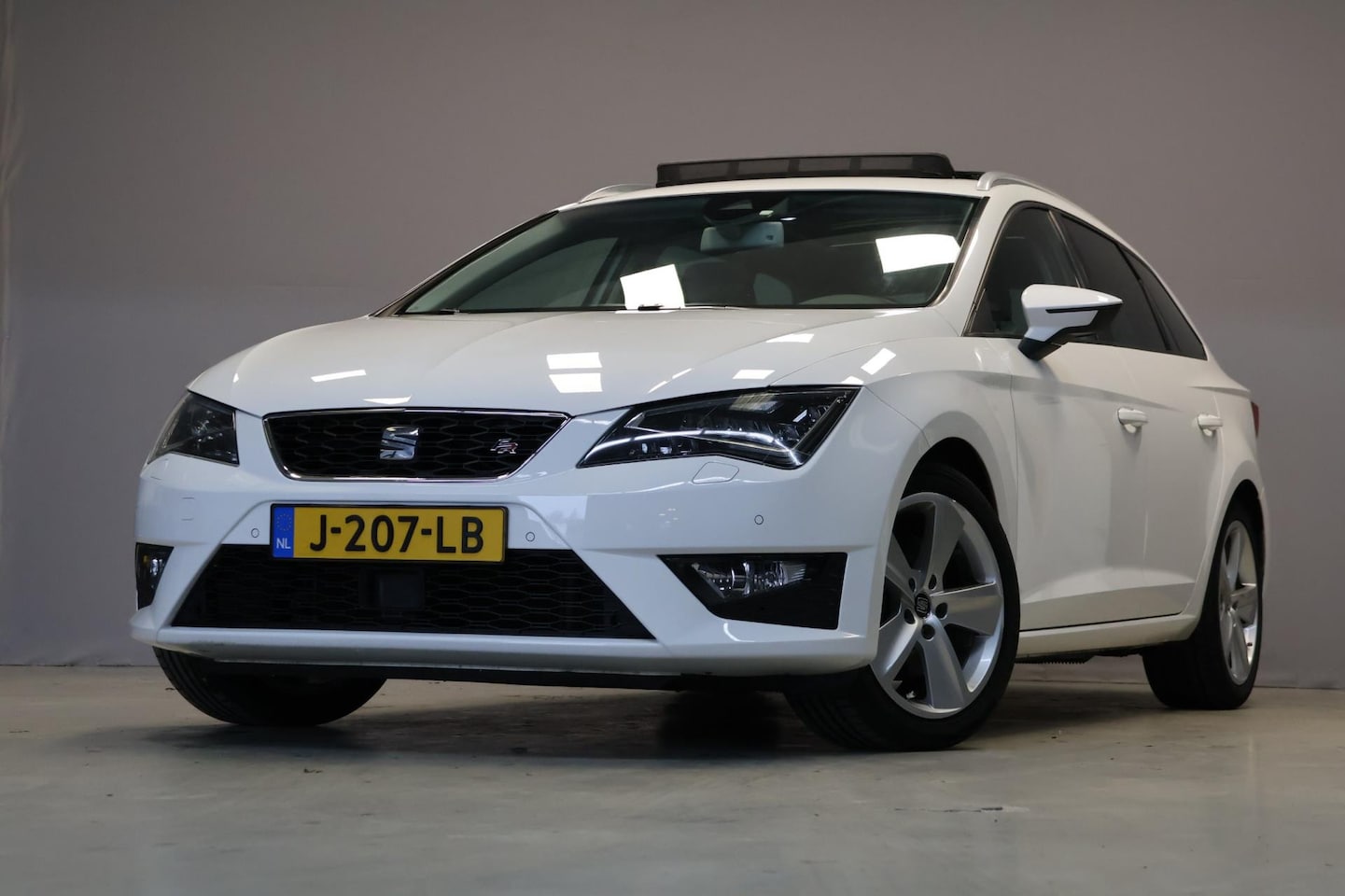 SEAT Leon ST - 1.4 EcoTSI FR |Panorama|Stoelverwarming|Trekhaak - AutoWereld.nl