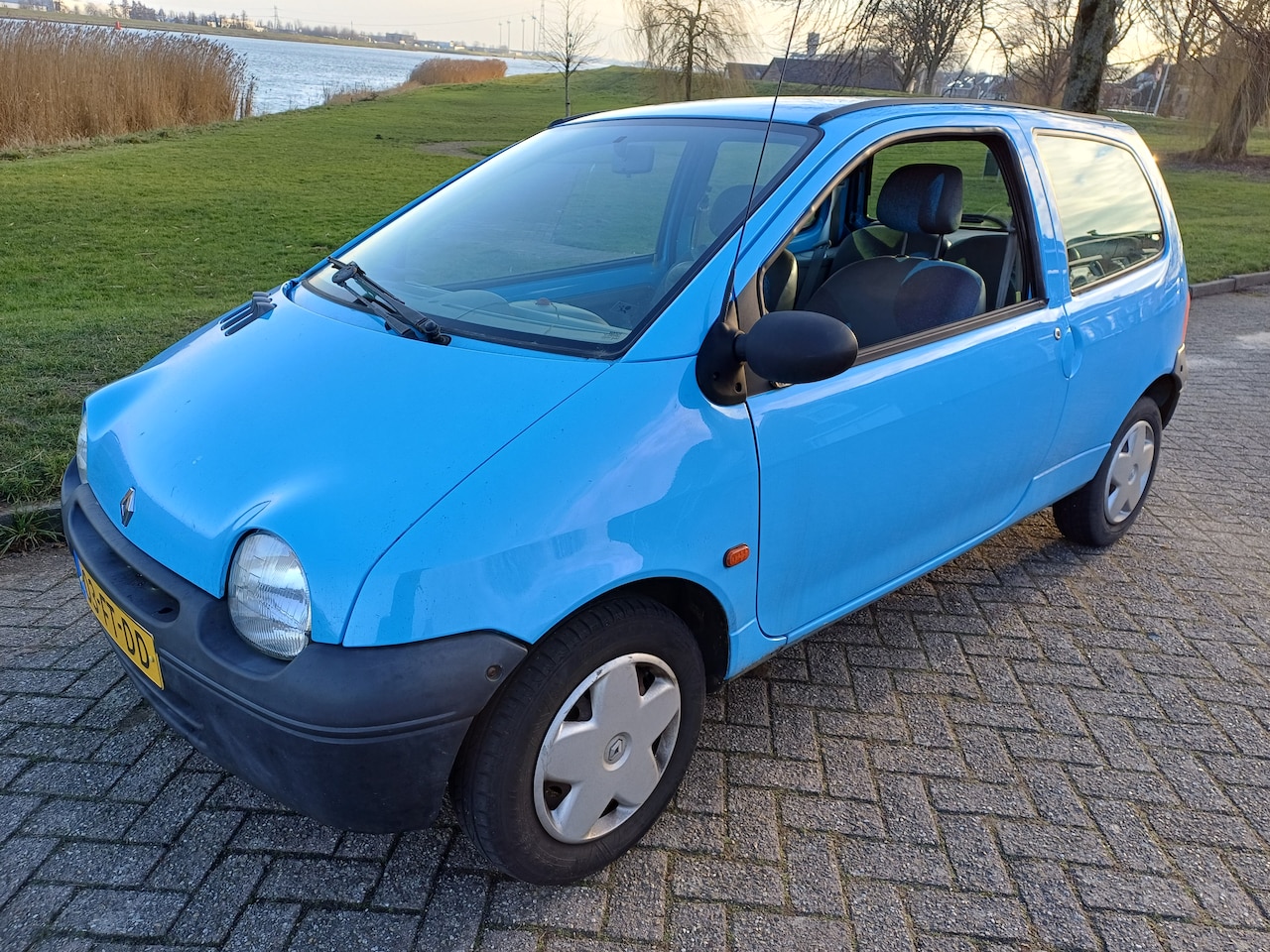 RENAULT TWINGO