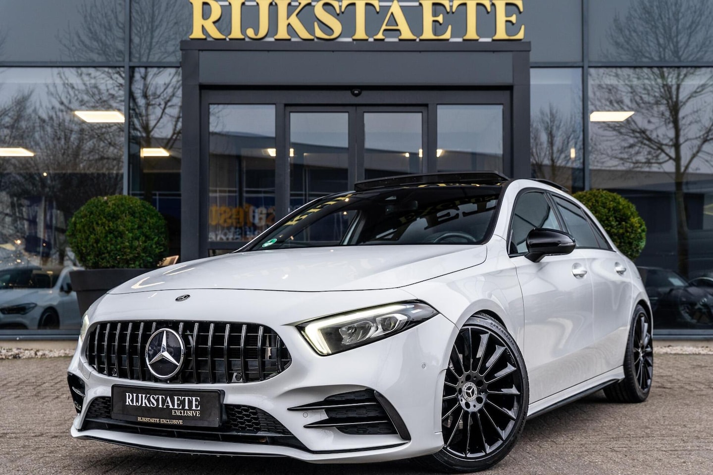 Mercedes-Benz A-klasse - A200 AMG|PANO|CAMERA|18'|CARPLAY|SFEERVER. - AutoWereld.nl