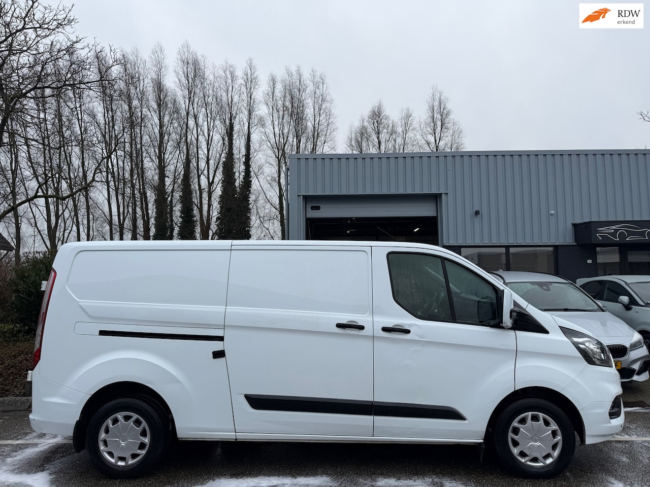 Ford Transit Custom - 300 2.0 TDCI L2H1 Trend AUT I EURO 6 I NAVI I AIRCO I PARKEERSENSOR I TREKHAAK I STANDKACH - AutoWereld.nl