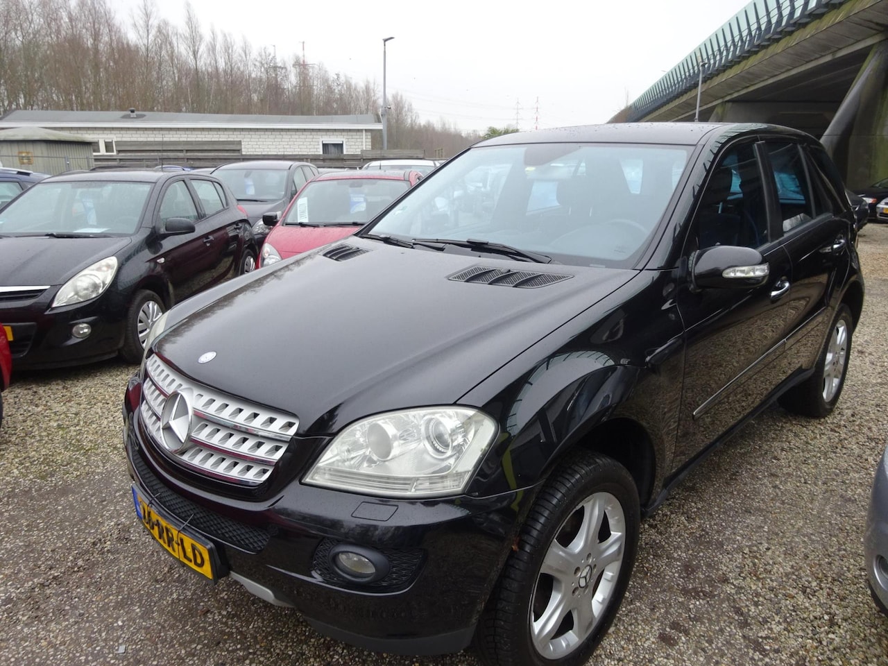 Mercedes-Benz M-klasse - 350 ml automaat airco cruise control afneembare trekhaak - AutoWereld.nl