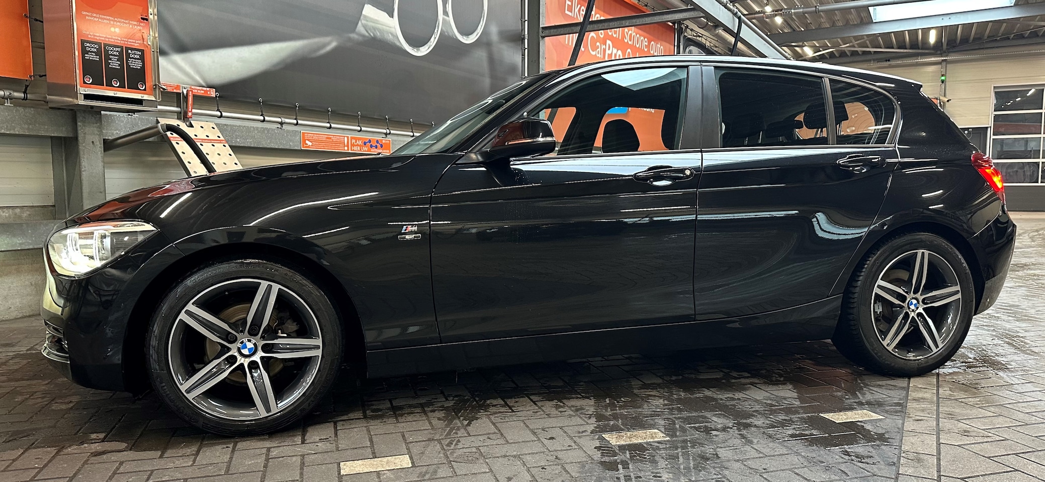 BMW 1-serie - 116i EDE High Executive M pakket en interieur met lederen bekleding - AutoWereld.nl