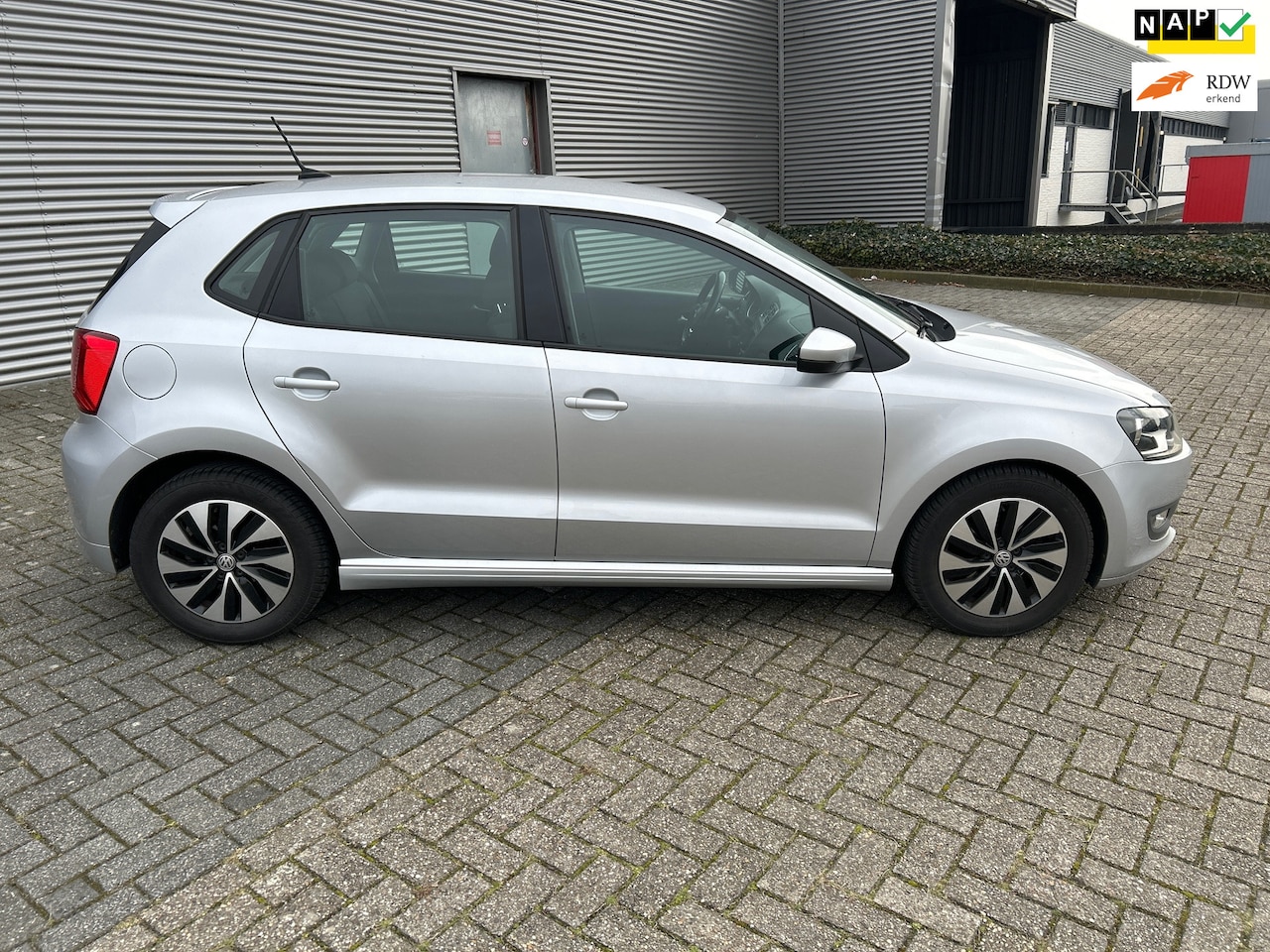 Volkswagen Polo - 1.0 BlueMotion super nette auto navi, airco - AutoWereld.nl