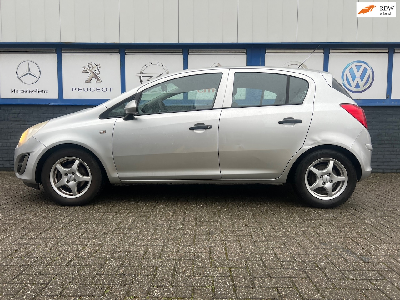 Opel Corsa - 1.2-16V Edition 5-drs. 178000km 2750eu - AutoWereld.nl