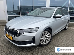 Skoda Octavia Combi - First Edition 115pk DSG/AUTO | Achteruitrijcamera | Elektrische achterklep | Navigatie | A