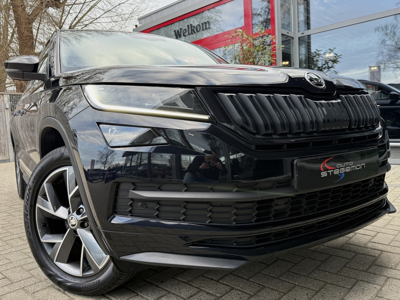 Skoda Kodiaq - 1.5 TSI AUT. *!* SPORTLINE *!* RADAR/ CAMERA/ 19 INCH/ WINTERPAKKET/ CANTON AUDIO *!* - AutoWereld.nl
