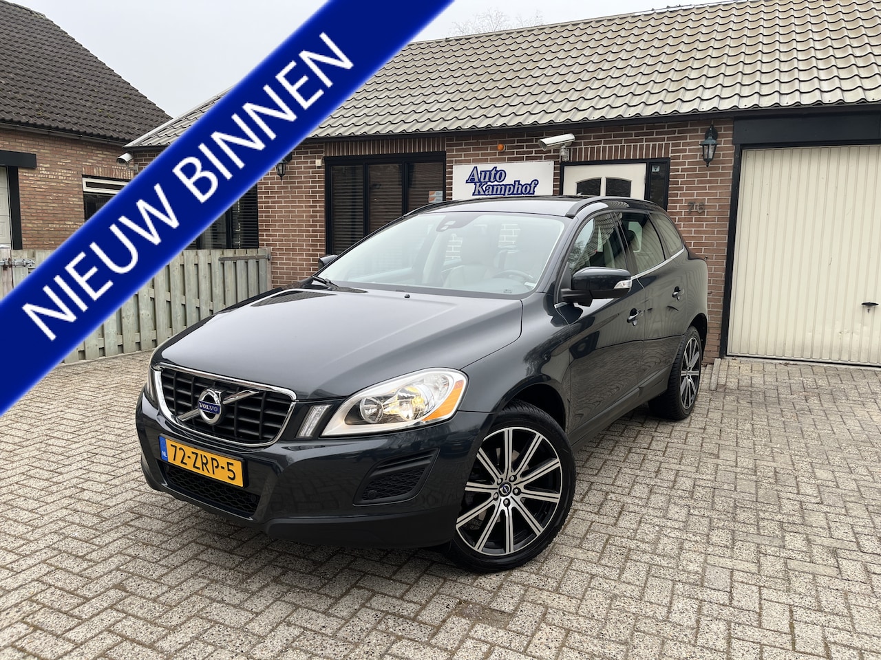 Volvo XC60 - 2.4 D5 AWD Momentum 215 pk Leer Trekhaak 20" - AutoWereld.nl