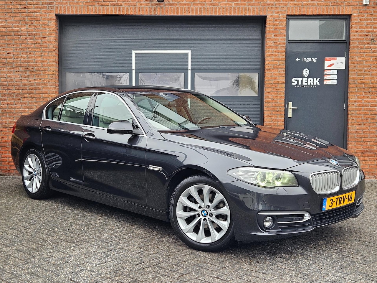 BMW 5-serie - 520i Luxury Edition Comfortstoelen Trekhaak Leer - AutoWereld.nl