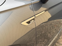 Volkswagen Tiguan - 1.5 TSI 150pk DSG Highline R-Line | 1e eigenaar | NL Auto | Pano | Trekhaak | ACC | Stoelv