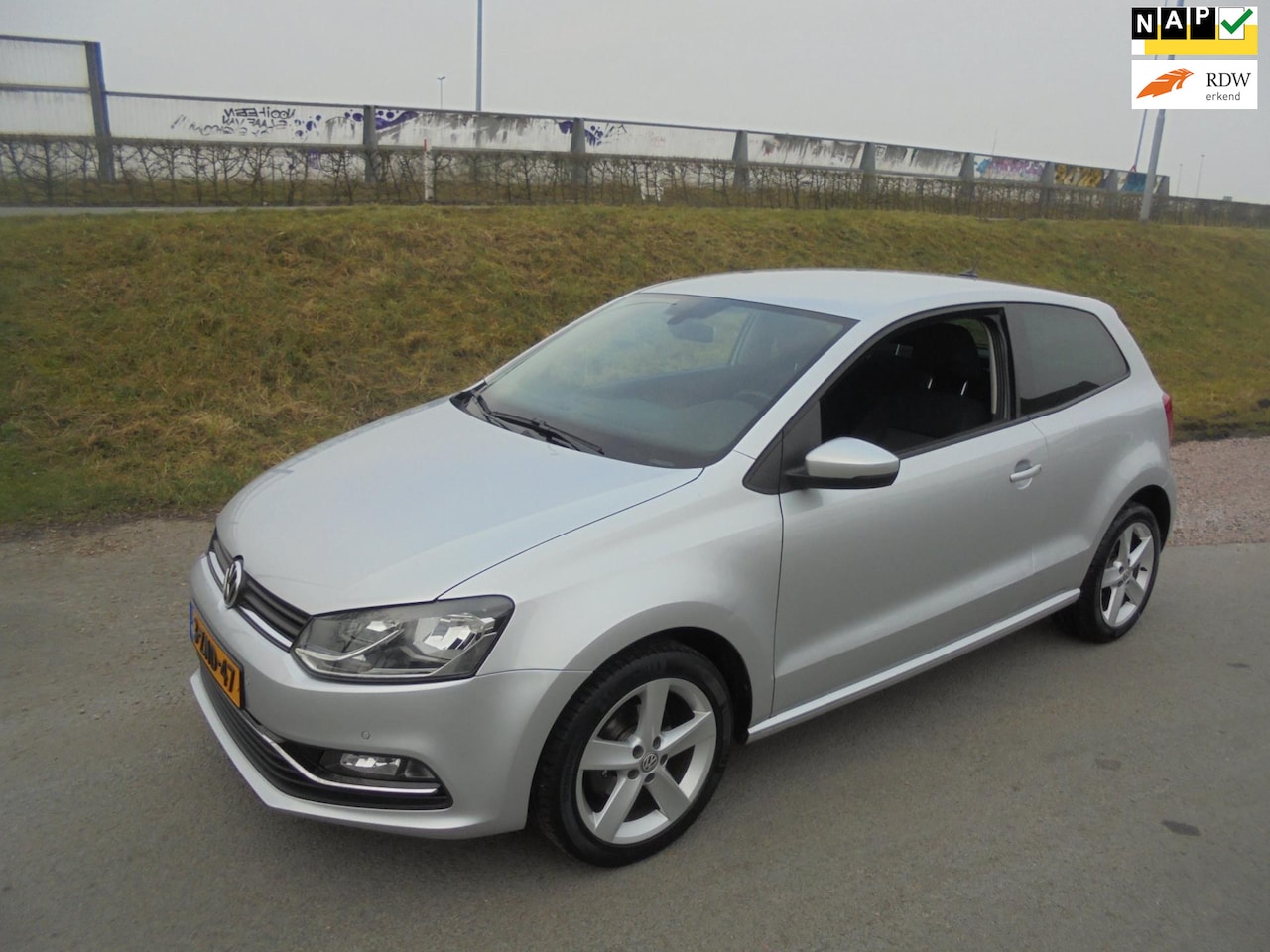 Volkswagen Polo - Volkswagen Polo 1.2 TSI benzine airco lmv navigatie pdc - AutoWereld.nl