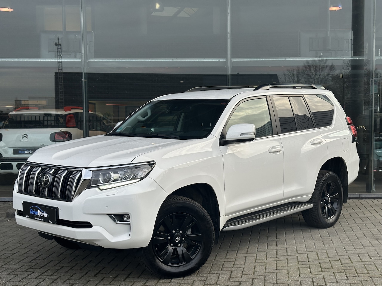 Toyota Land Cruiser - 2.8 D-4D-F Professional | Leather | Nieuwstaat | 360 View | JBL | Window Van | Carplay | - AutoWereld.nl