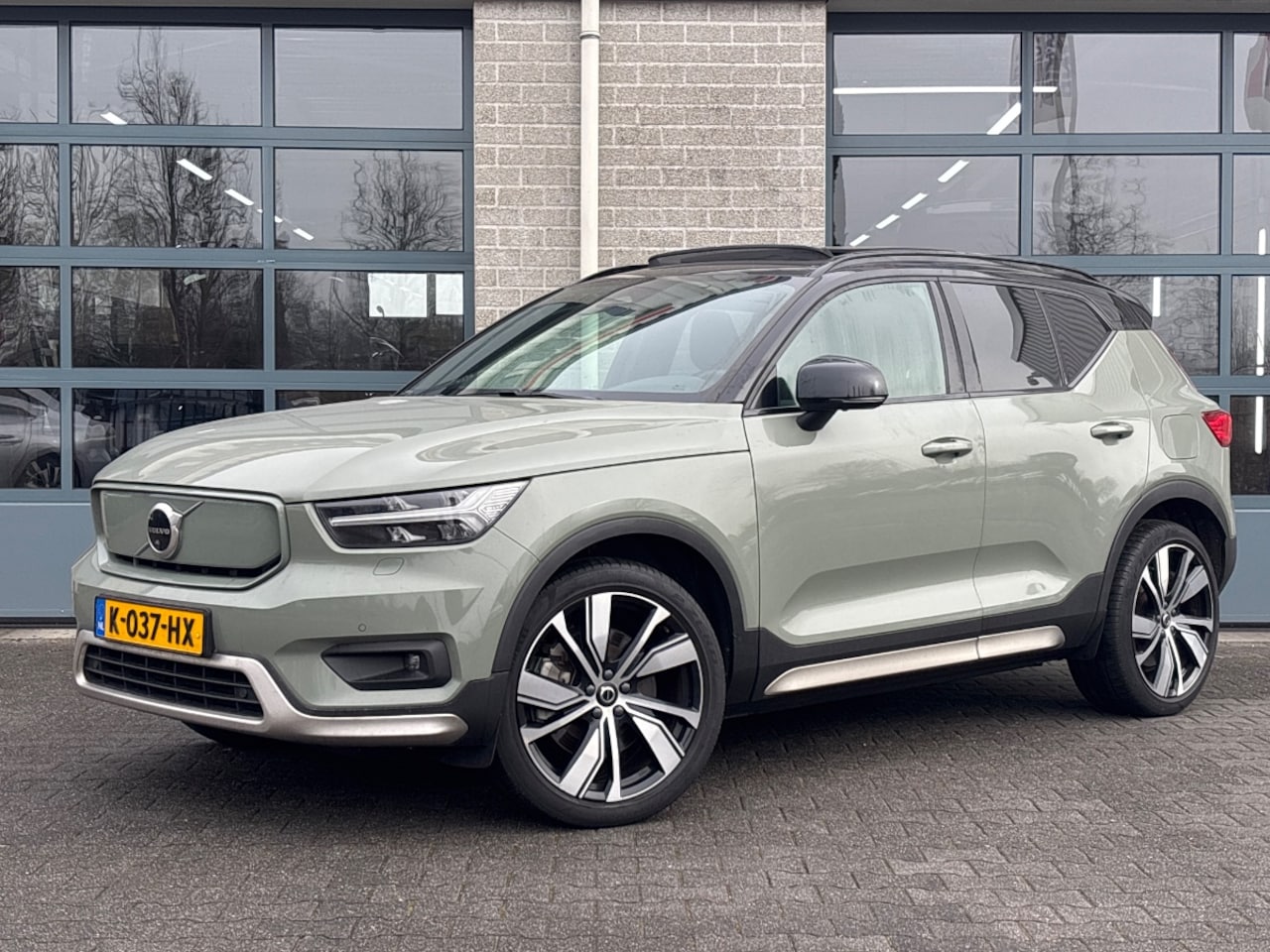 Volvo XC40 - Recharge P8 AWD R-Design |HARMAN/KARDON| WINTERPAKKET| - AutoWereld.nl