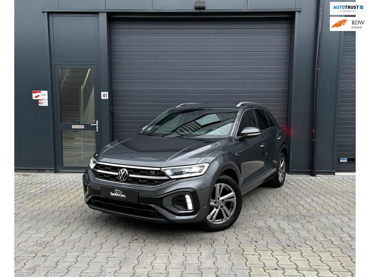 Volkswagen T-Roc - 1.0 TSI 110pk R-Line Business IQ CAMERA CARPLAY STOELVERWARMING - AutoWereld.nl