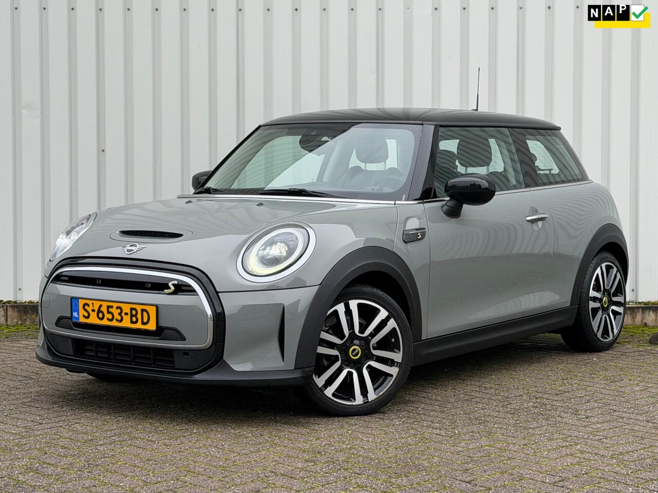 MINI Mini-Electric - Classic 33 kWh|Leder|PDC|LED|Carplay|NAP - AutoWereld.nl