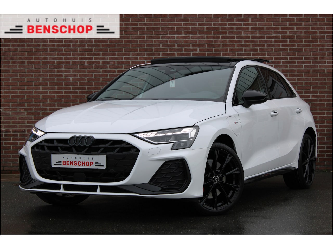 Audi A3 Sportback - 45 TFSI e S edition Competition 272PK |PANO-DAK|19-INCH|ELEKTR-STOEL|AMBIANCE-PRO| - AutoWereld.nl