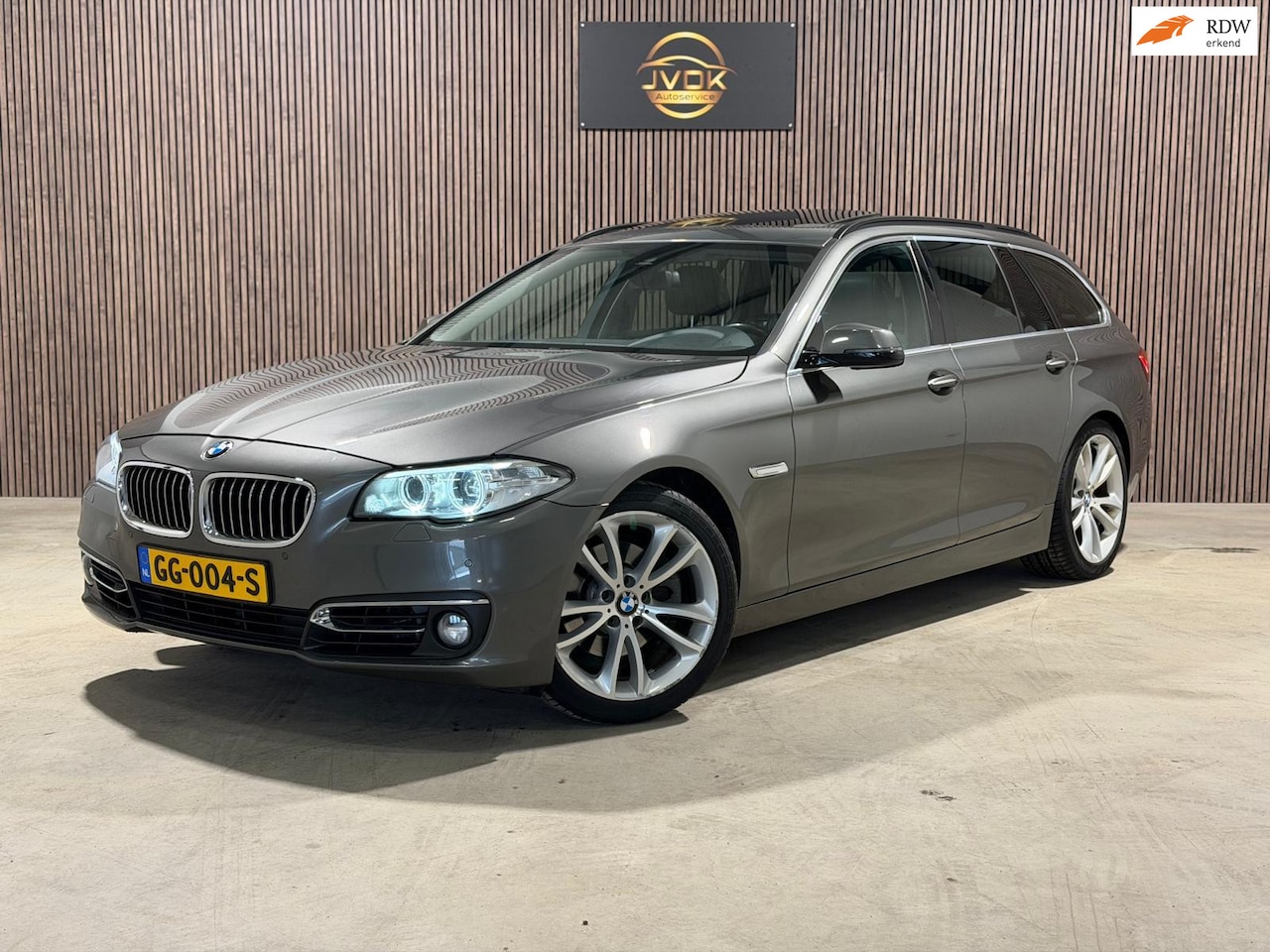BMW 5-serie Touring - 520d High Executive LED PANO LEDER - AutoWereld.nl