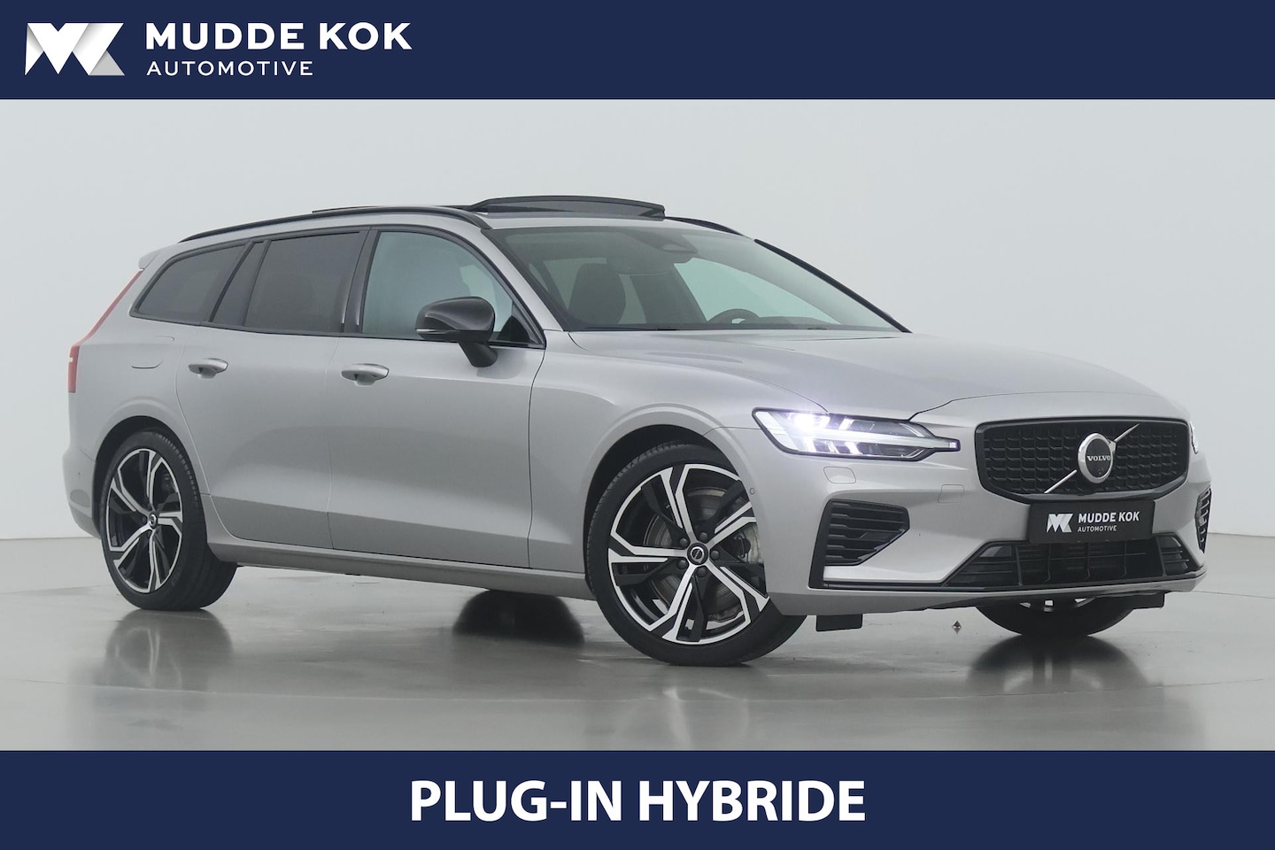 Volvo V60 - T6 Plug-in hybrid Plus Dark | Panoramadak | 360° Camera | ACC | Trekhaak | Stoel+Stuurverw - AutoWereld.nl