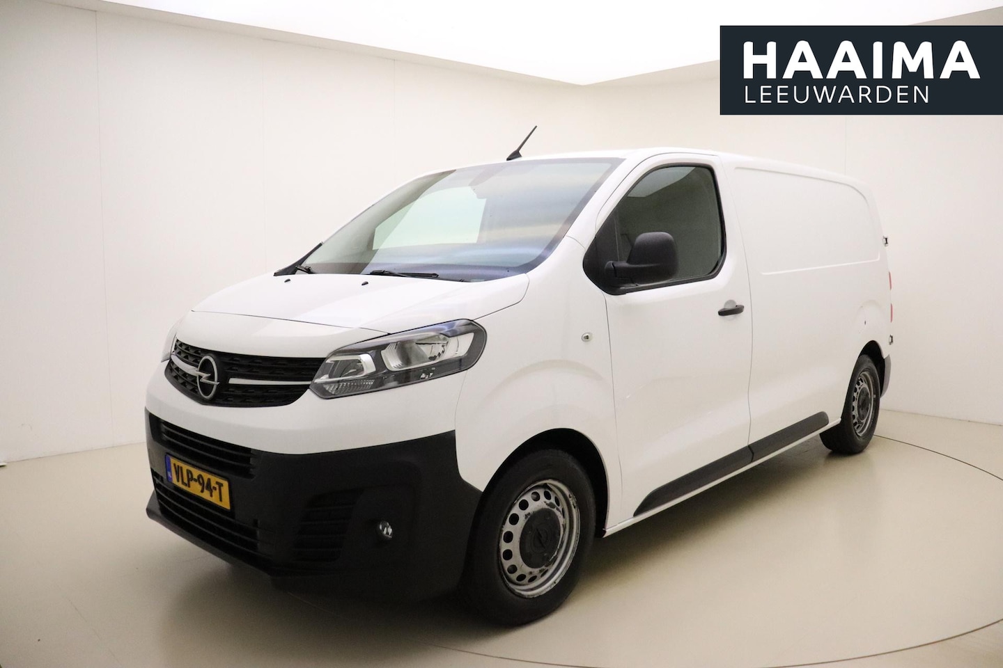 Opel Vivaro - 2.0 CDTI L2H1 Edition 150 Pk | Airco | Cruise control | Parkeersensoren | Apple carplay | - AutoWereld.nl