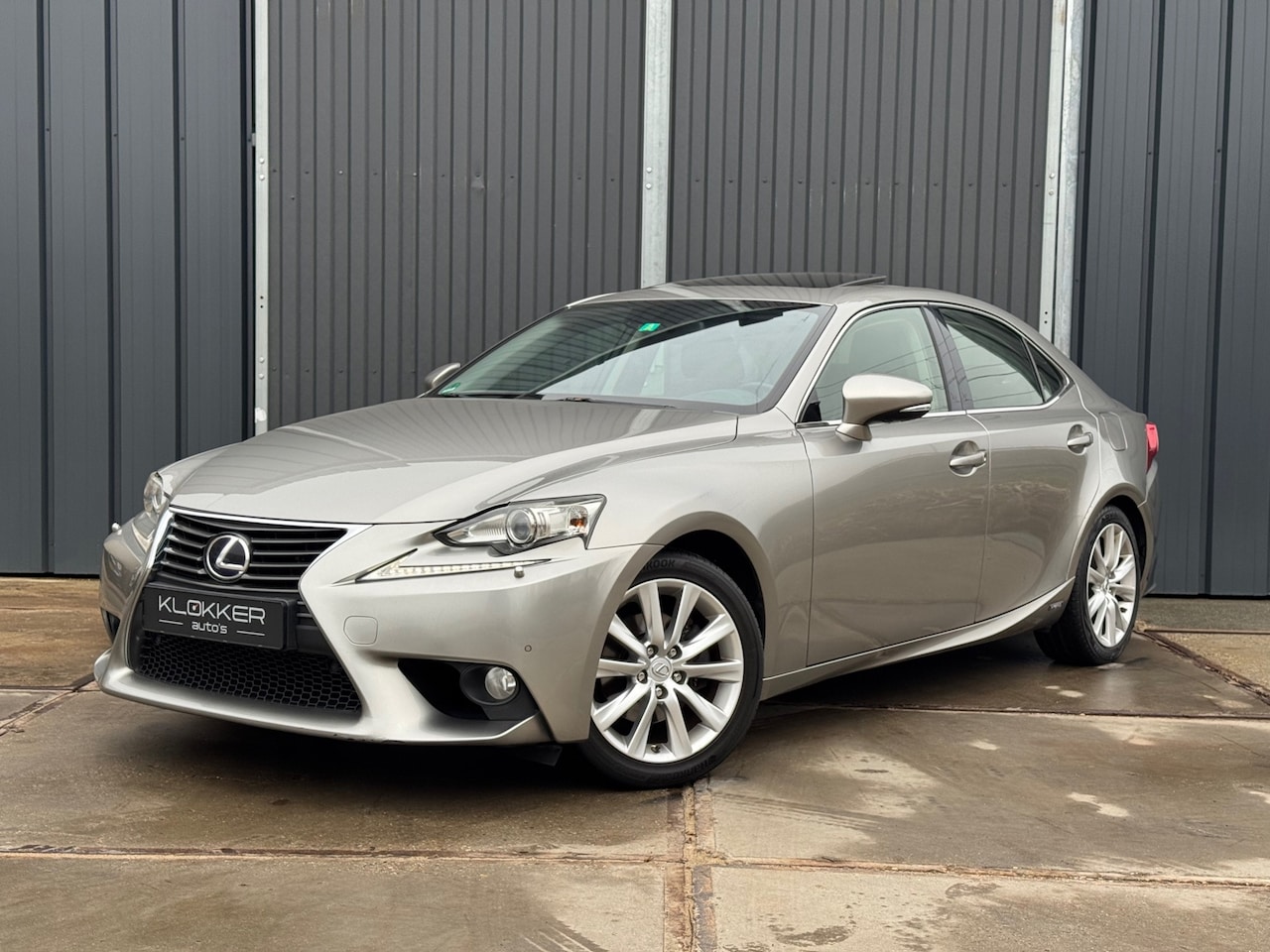Lexus IS - 300h Business Line Schuifdak | Camera | Parkeersensoren - AutoWereld.nl