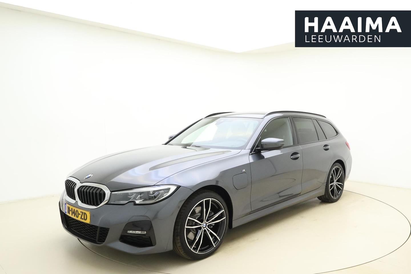 BMW 3-serie Touring - 320e Business Edition Plus M Sport | Lederen bekleding | Electrische achterklep | Keyless - AutoWereld.nl