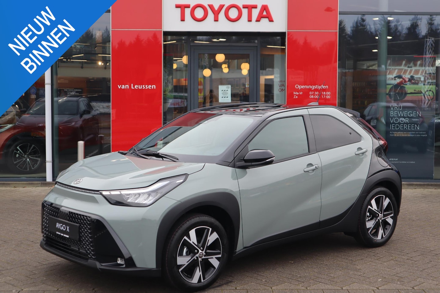 Toyota Aygo X - HYBRID 115 PULSE NIEUW!!! P-SENSOREN KEYLESS LED PRIVACY-GLASS CLIMA APPLE/ANDROID 17" LMV - AutoWereld.nl