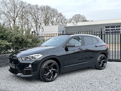 BMW X2 - sDrive18i Exe LED|Pano|Navi|Trekhaak|Media Zwart