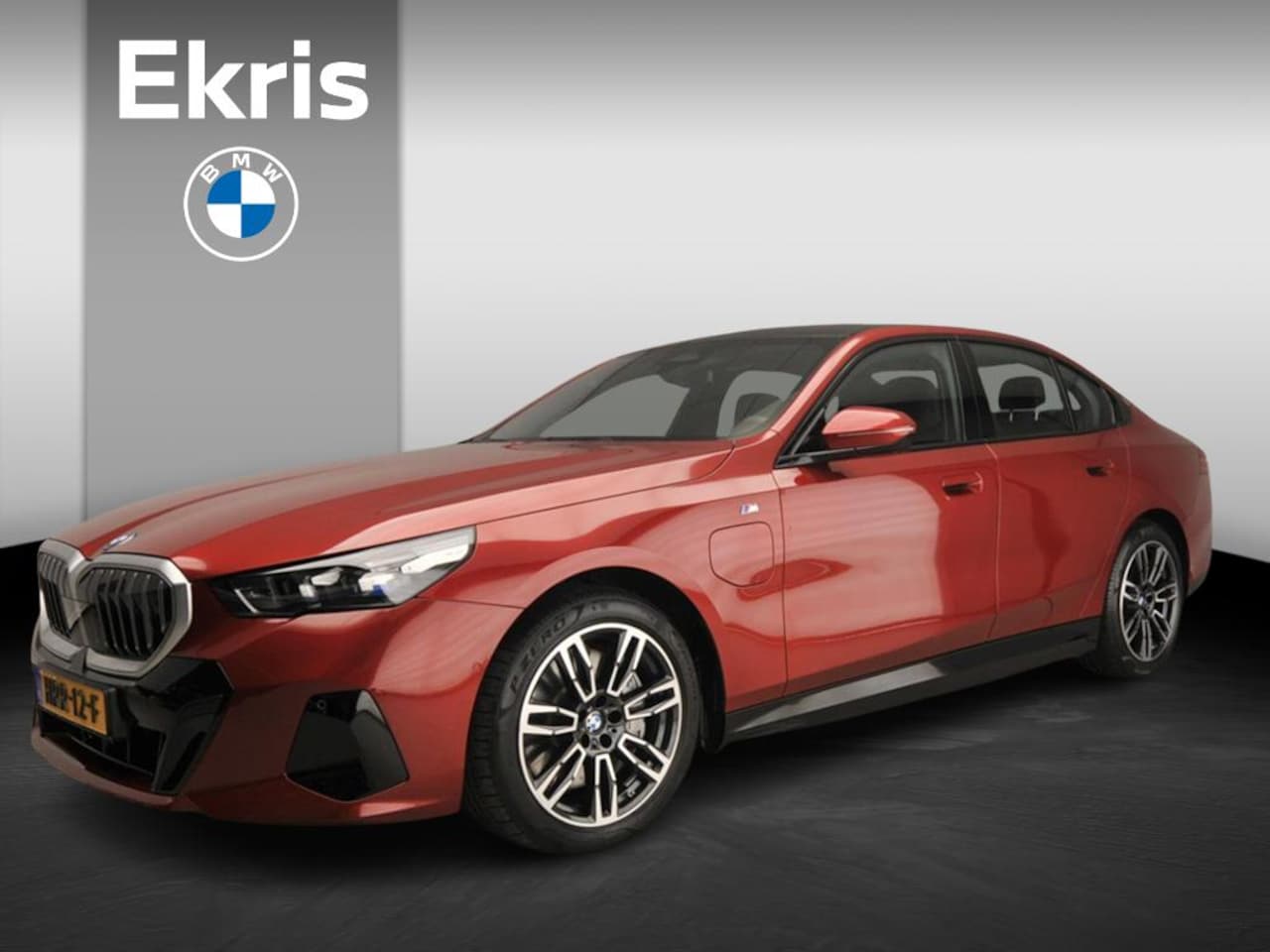 BMW 5-serie - Sedan 550e xDrive | M-Sportpakket | LED | Leder | Navigatie | Panoramadak | Sportstoelen | - AutoWereld.nl