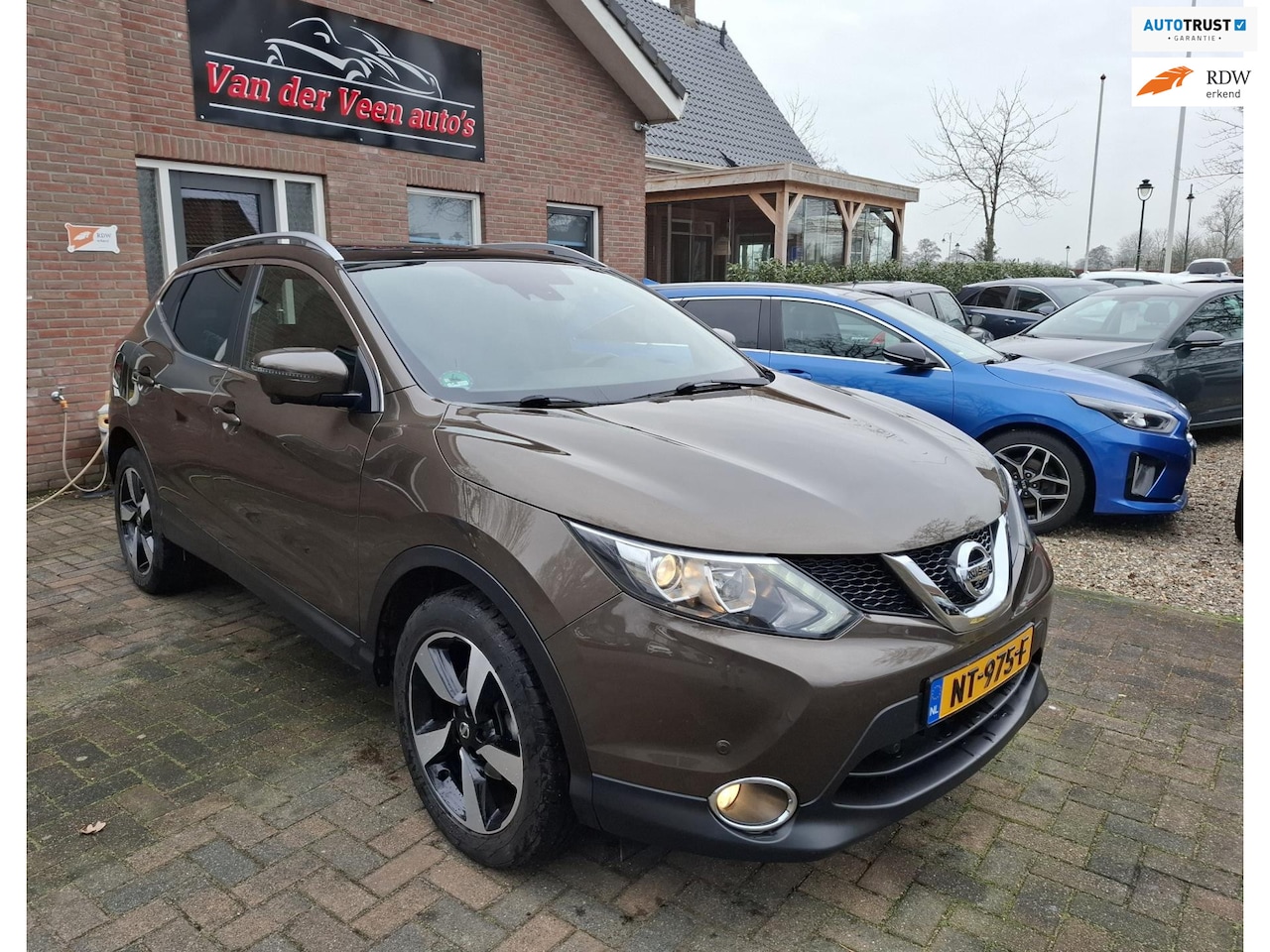 Nissan Qashqai - 1.2 Tekna automaat. Dealer onderhouden 18" LM, panodak, 360 camera, stoelverw., navi, crui - AutoWereld.nl