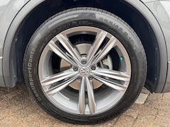 Volkswagen Tiguan - 1.5 TSI 150pk DSG Highline R-Line | 1e eigenaar | NL Auto | Pano | Trekhaak | ACC | Stoelv