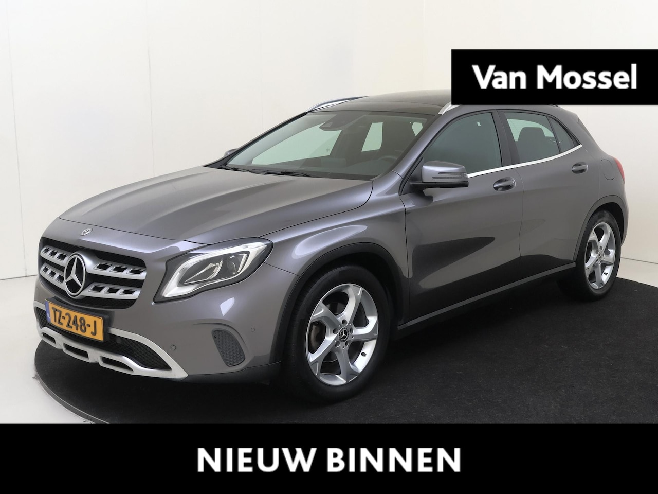 Mercedes-Benz GLA-Klasse - 180 Premium Plus 122 PK Automaat | Parkeersensoren Voor + Achter | Navigatie | Airco | Sto - AutoWereld.nl