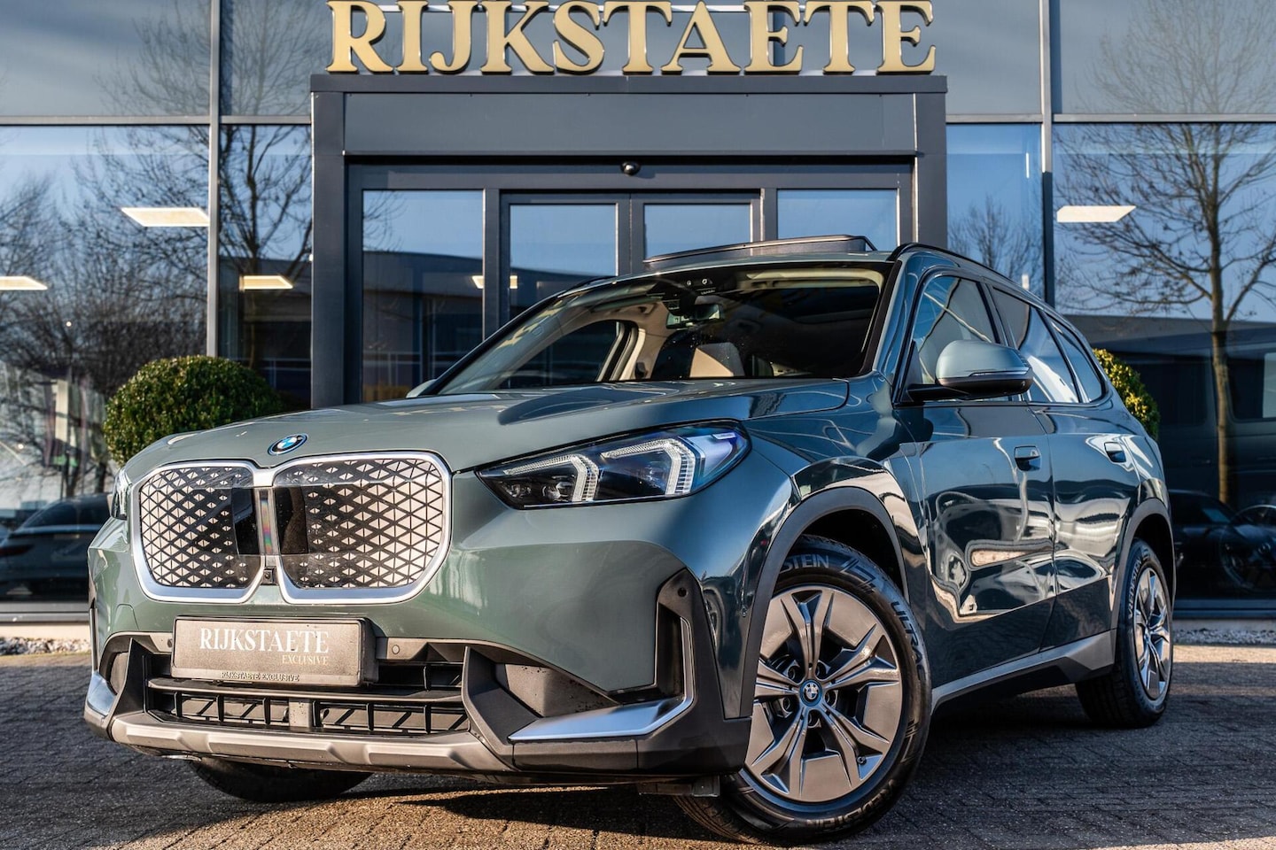 BMW iX1 - eDrive20 67 kWh|H&K|PANO|HEAD-UP|360°|MEMORY|SFEERV. - AutoWereld.nl