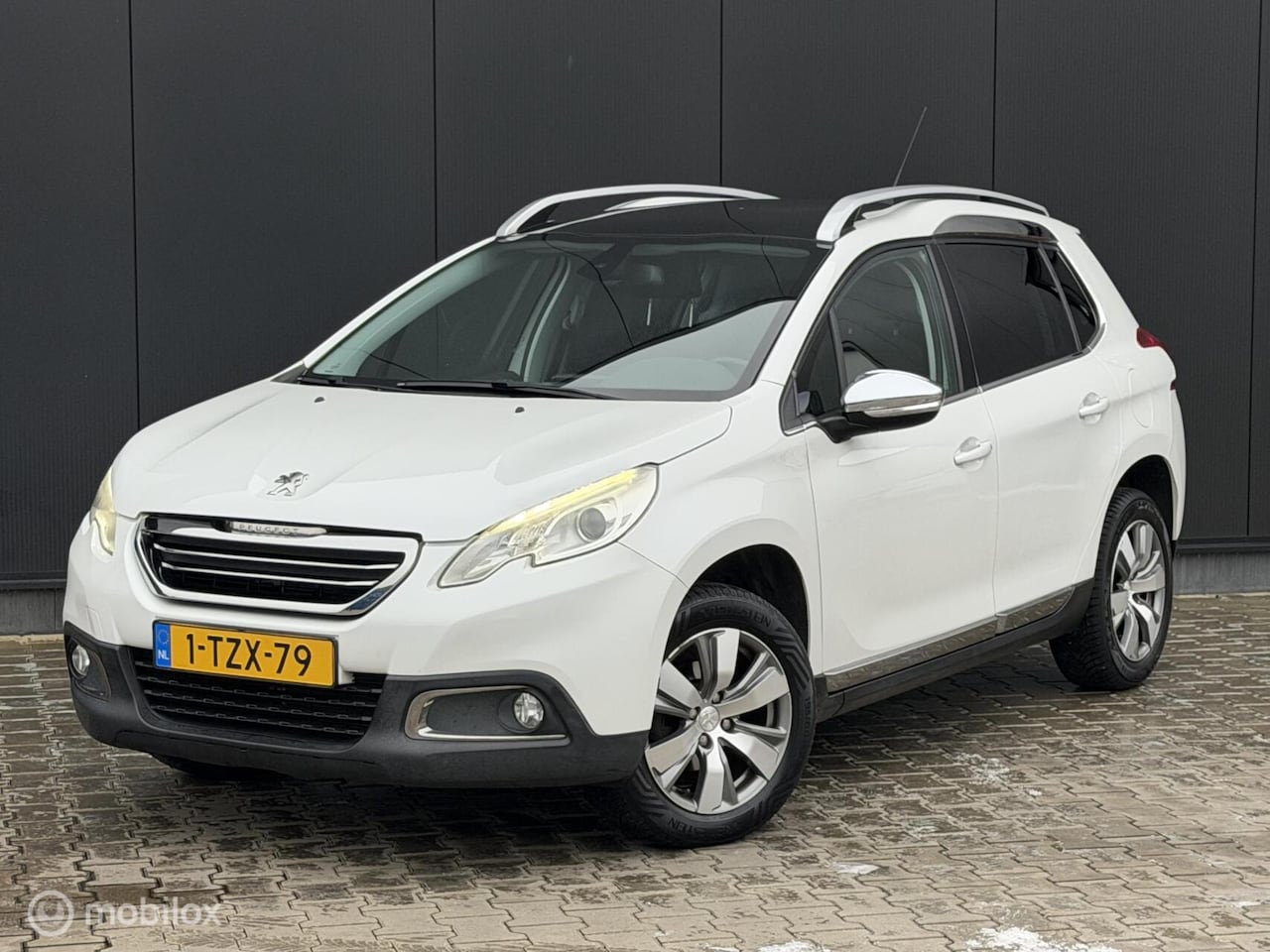 Peugeot 2008 - 1.2 82PK Allure | CRUISE | NAVI | TREKHAAK | - AutoWereld.nl