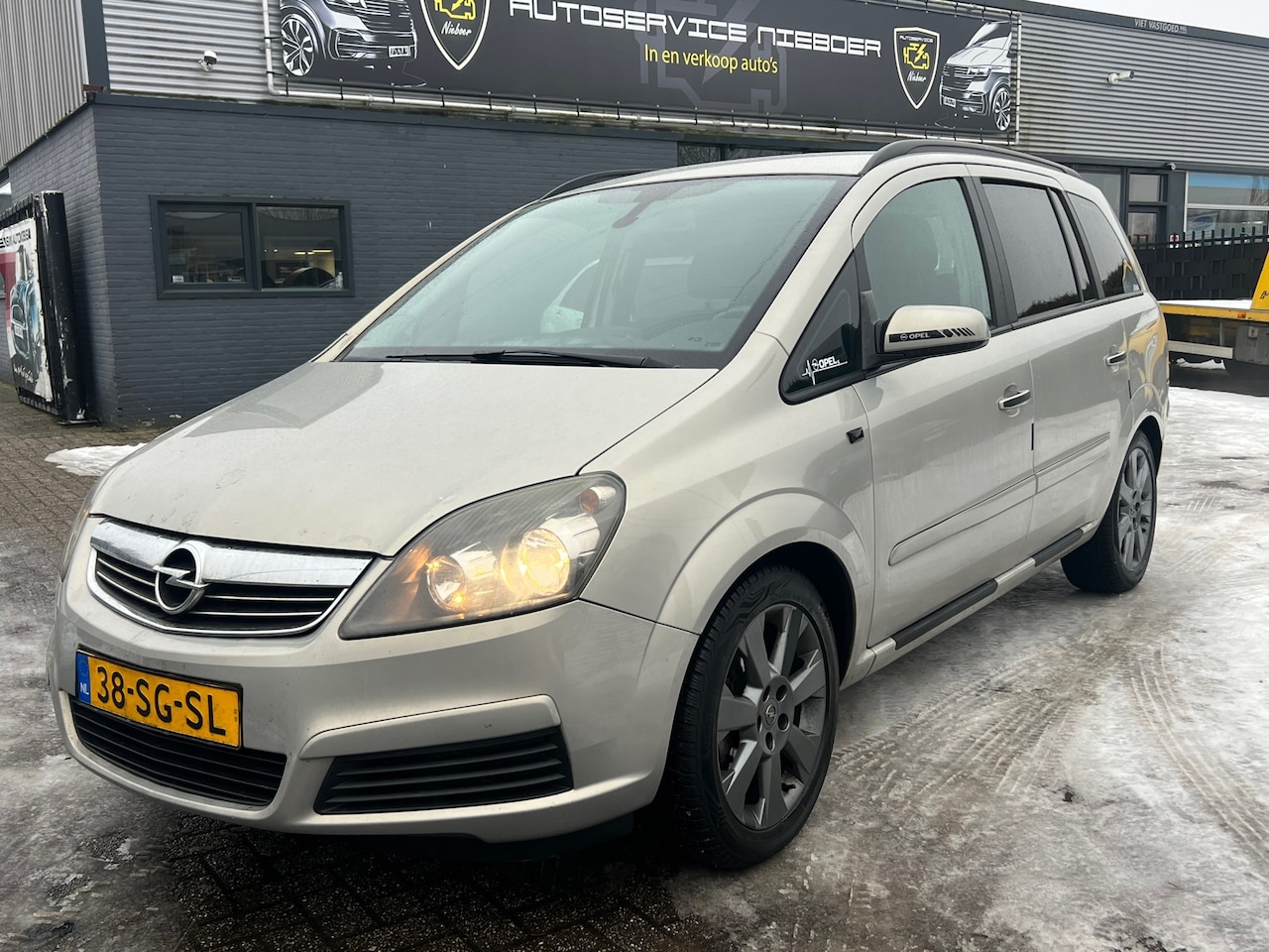 Opel Zafira - 1.8 Executive 7-Persoons / Airco / Trekhaak. - AutoWereld.nl