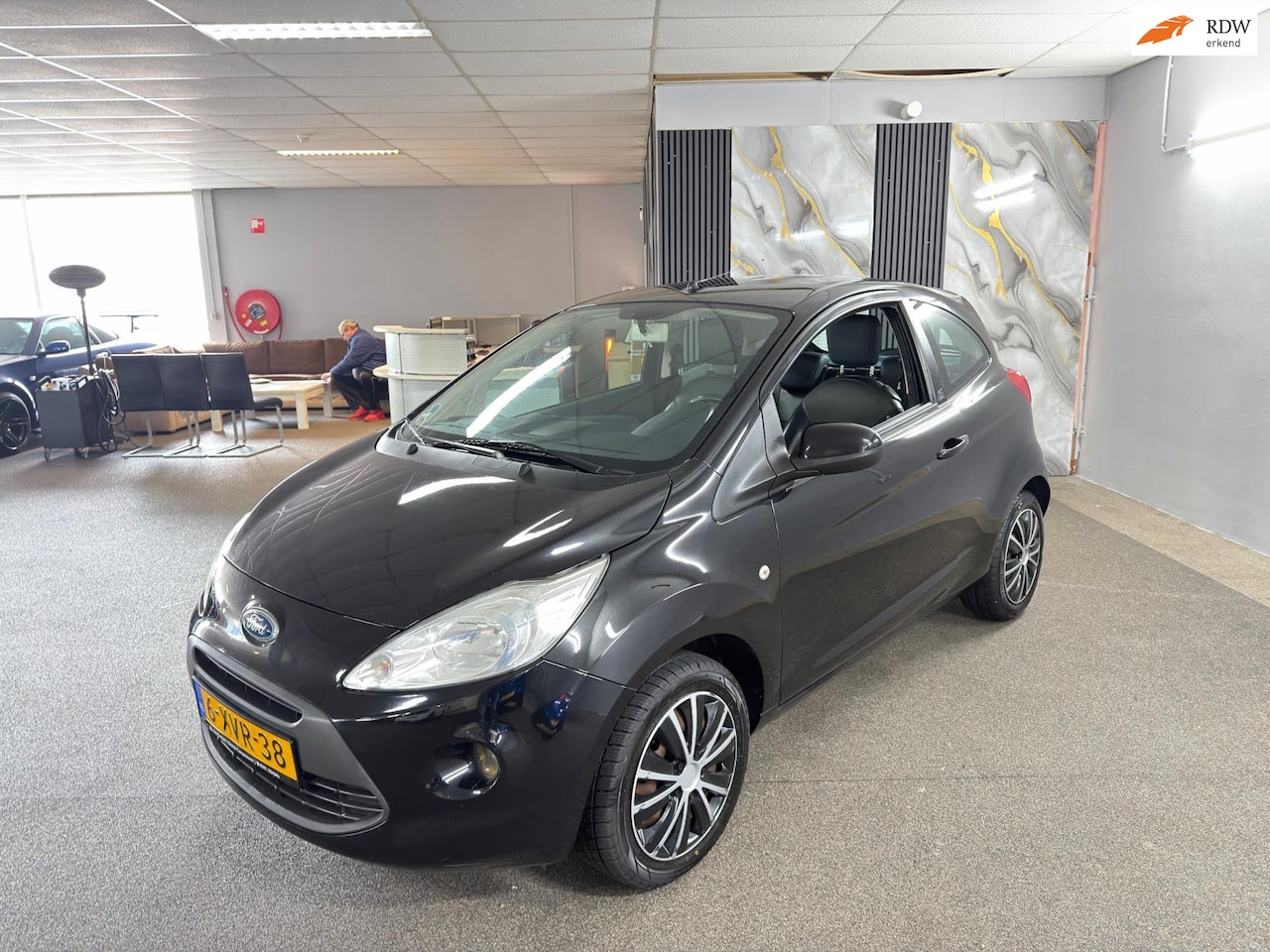 Ford Ka - 1.2 Trend Apk Nieuw,Luxe uitvoering,Airco,Leder-bekleding,Stoelverwarming,Parksensor,N.A.P - AutoWereld.nl