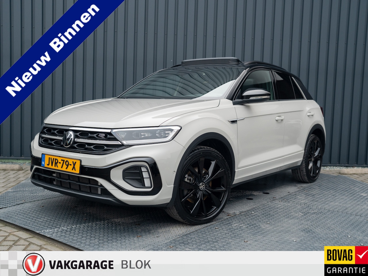 Volkswagen T-Roc - 1.5 TSI R-Line Business | Trekhaak afnb. | Panodak | Keyless | Elk. A-klep | Side Assist | - AutoWereld.nl
