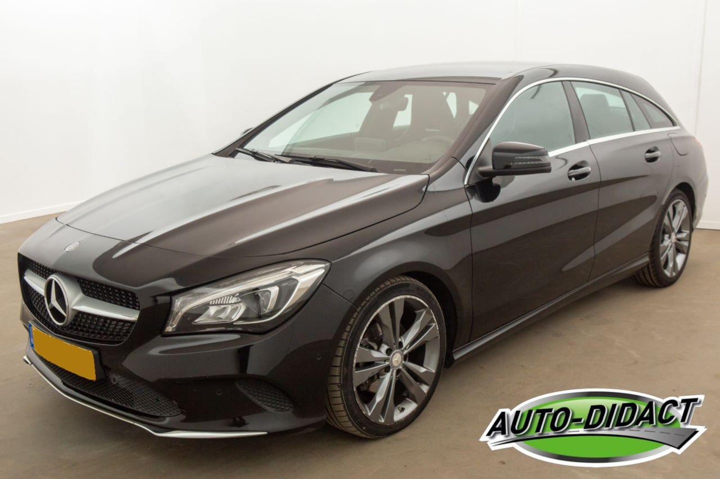 Mercedes-Benz CLA-klasse Shooting Brake - 200d Automaat Navi Airco Lease Edition Plus - AutoWereld.nl
