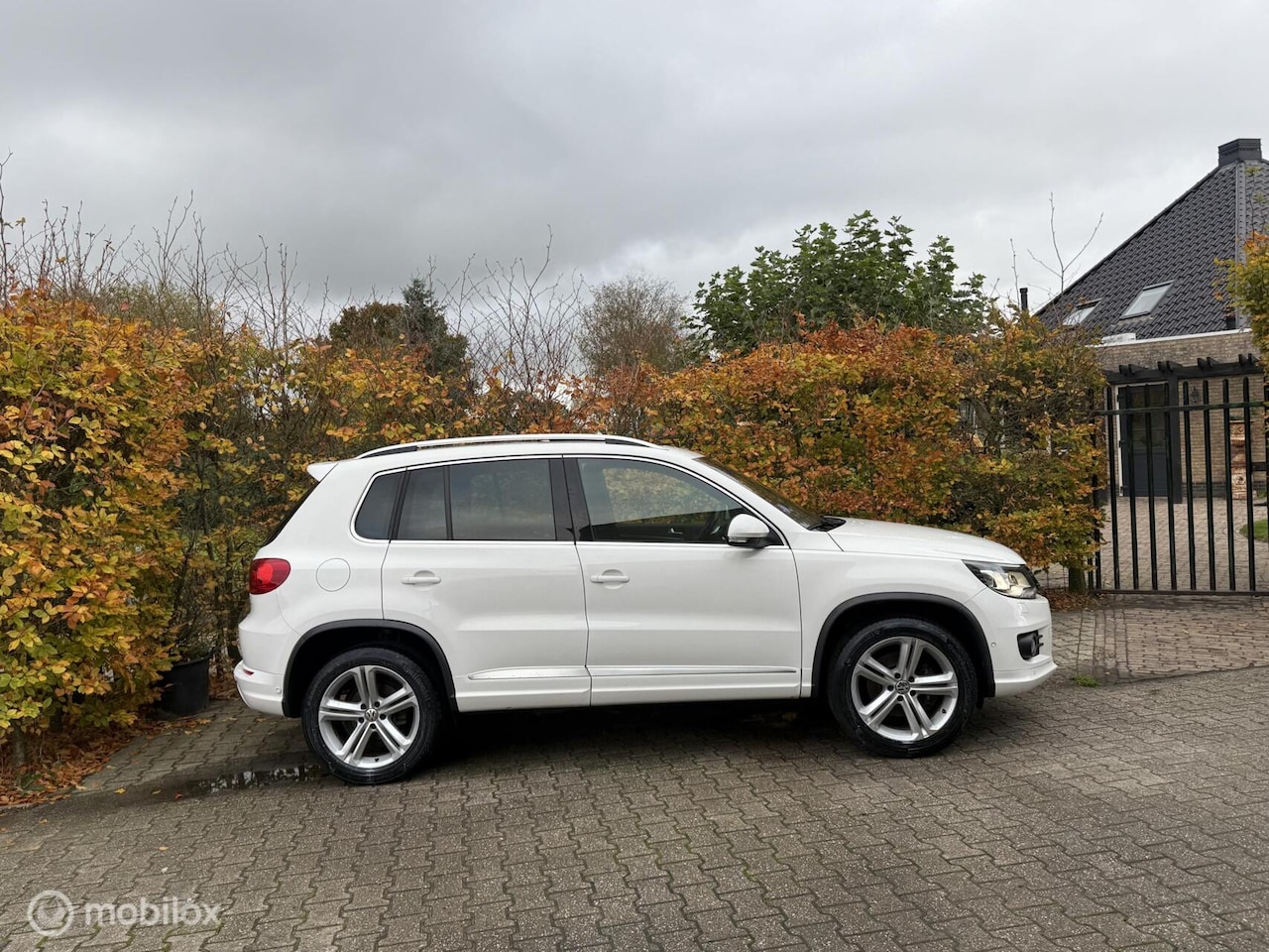 Volkswagen Tiguan - 1.4 TSI R-Line Edition Origineel Ned. dealer onder - AutoWereld.nl
