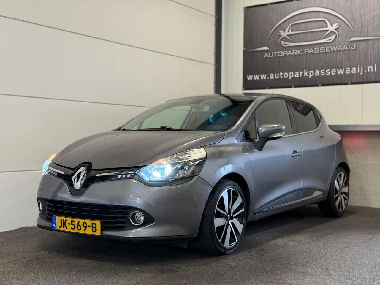 Renault Clio - 0.9 TCe Dynamique Cruise Control, Parkeersensoren Achter, Climate Control, Navigatie, Airc - AutoWereld.nl