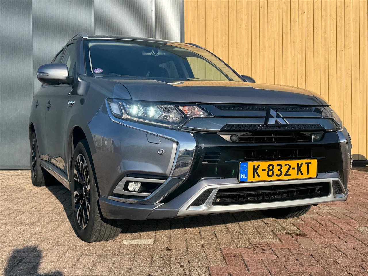 Mitsubishi Outlander - 2.4 PHEV 240pk 4WD Aut Intense+ | NL Auto | Schuif/Kanteldak | Stoel/Stuuverwarming | Carp - AutoWereld.nl