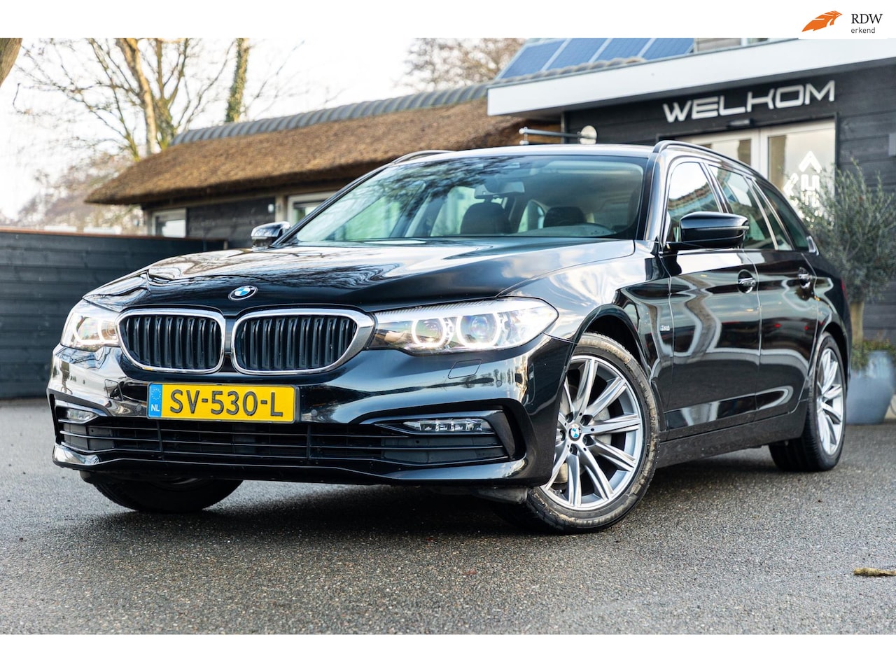 BMW 5-serie Touring - 520i Sportline Trekhaak I Stuur & stoelverwarming I Trekhaak I Sfeerverlichting I Leder I - AutoWereld.nl