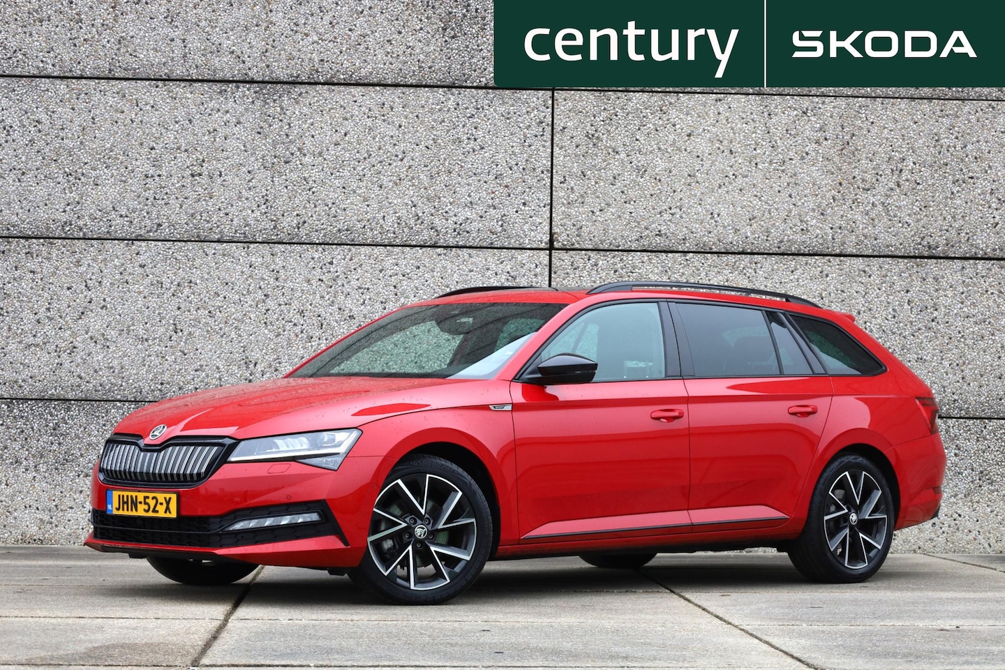Skoda Superb Combi - 1.4 TSI iV Sportline | Panodak | Leer | Elek. Stoelen | Camera - AutoWereld.nl