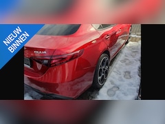 Alfa Romeo Giulia - 2.0 T Veloce AWD Rosso Competitione / Etna - Panorama dak