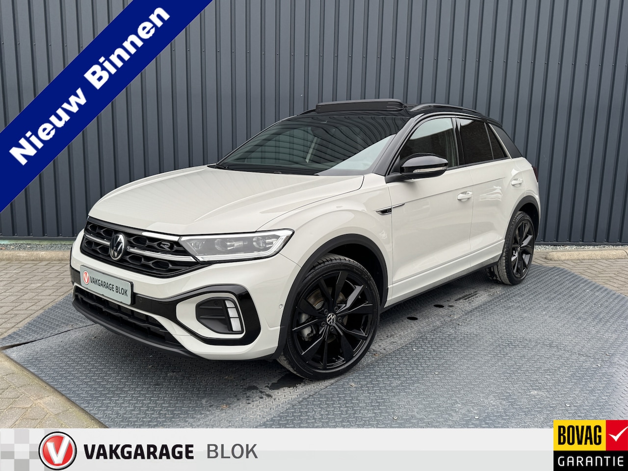 Volkswagen T-Roc - 1.5 TSI R-Line Business | Trekhaak afnb. | Panodak | Keyless | Elk. A-klep | Side Assist | - AutoWereld.nl