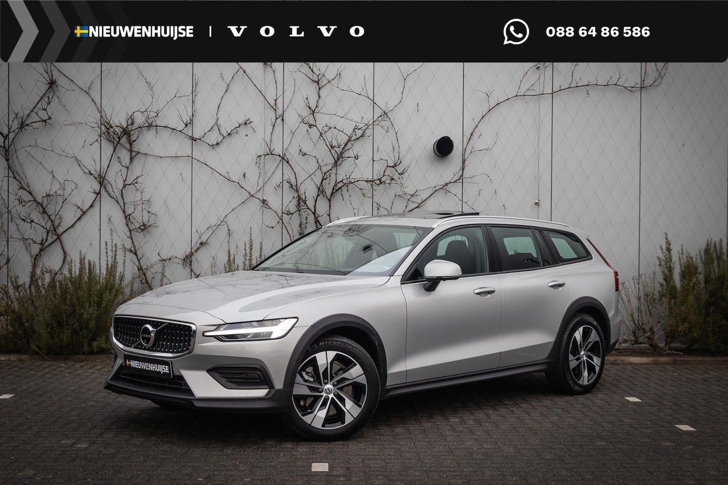 Volvo V60 Cross Country - 2.0 B5 AWD Plus | Adaptieve Cruise Control | Schuif -/ Kanteldak | 360 Camera | Trekhaak | - AutoWereld.nl