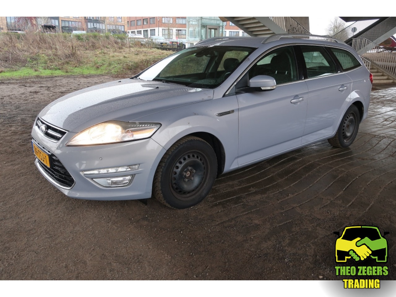 Ford Mondeo Wagon - 1.6 EcoB. Titanium, in fantastische staat en 2 sets velgen - AutoWereld.nl
